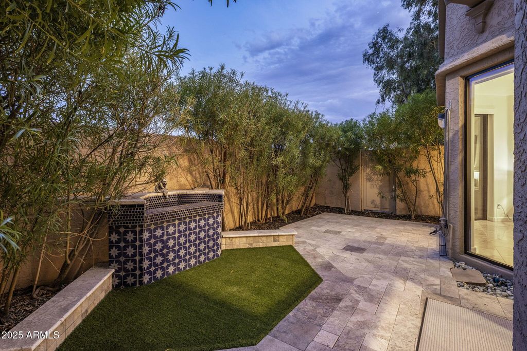 Image 17 of property listing at 8401 N 84TH Place, Scottsdale, AZ 85258