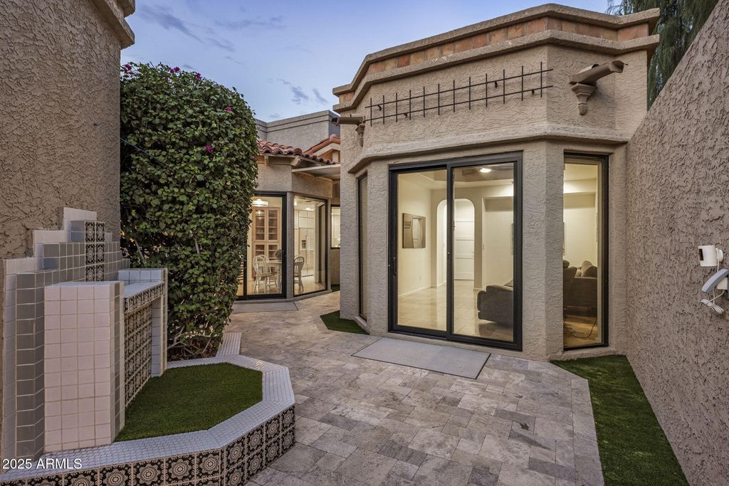 Image 18 of property listing at 8401 N 84TH Place, Scottsdale, AZ 85258