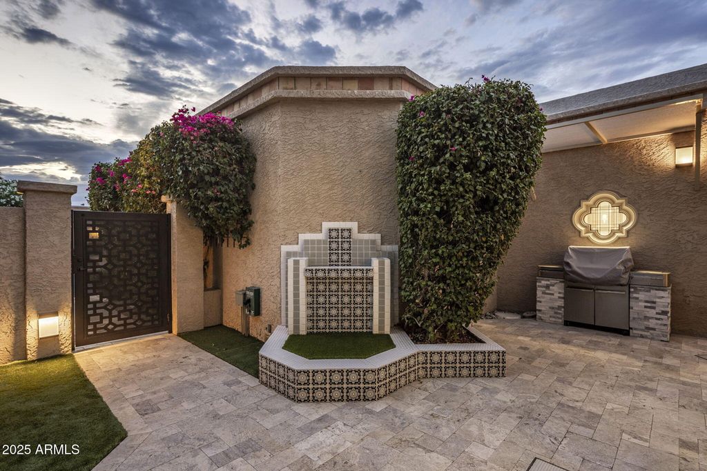 Image 19 of property listing at 8401 N 84TH Place, Scottsdale, AZ 85258