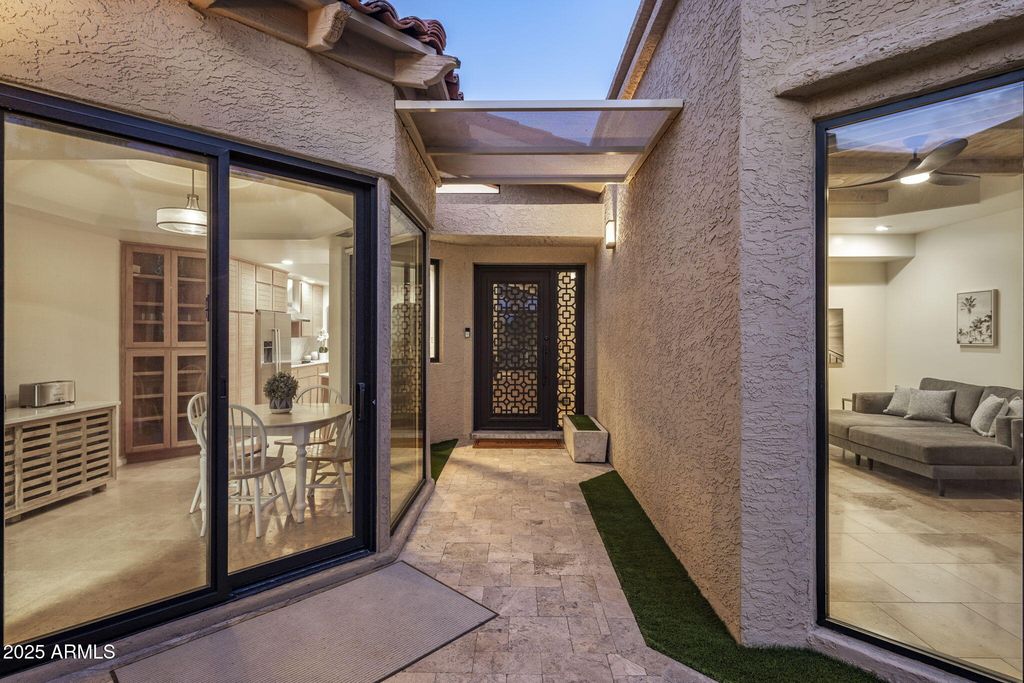 Image 20 of property listing at 8401 N 84TH Place, Scottsdale, AZ 85258