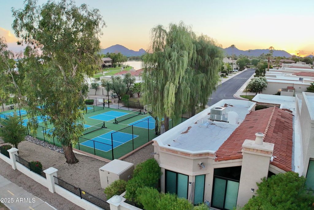 Image 21 of property listing at 8401 N 84TH Place, Scottsdale, AZ 85258