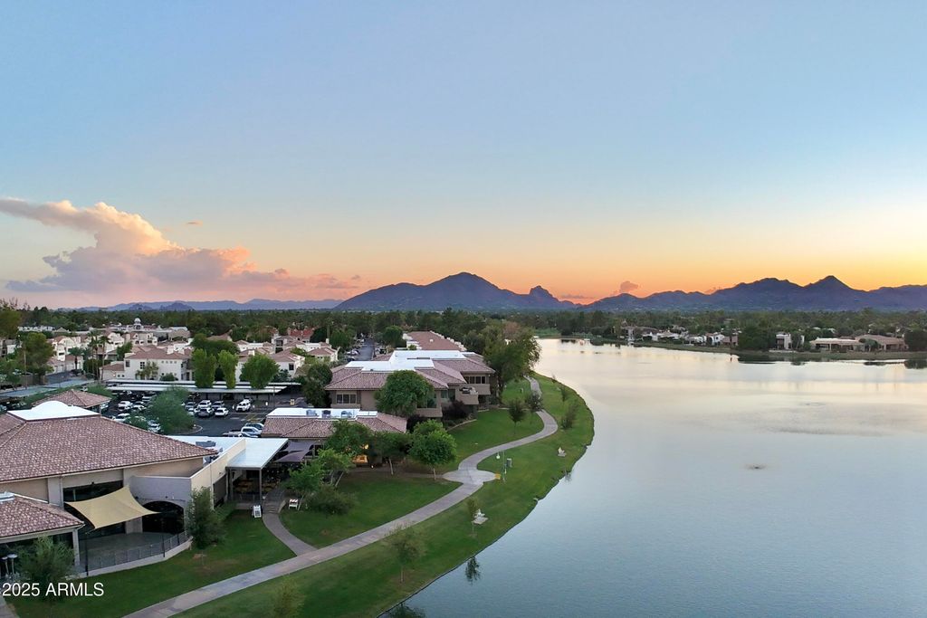 Image 22 of property listing at 8401 N 84TH Place, Scottsdale, AZ 85258
