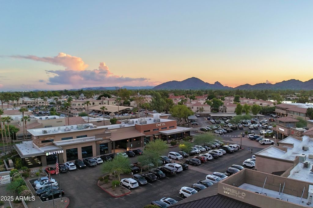 Image 23 of property listing at 8401 N 84TH Place, Scottsdale, AZ 85258