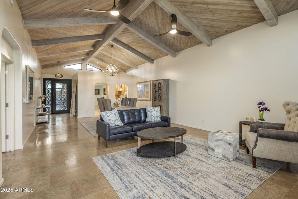 Image 4 of property listing at 8401 N 84TH Place, Scottsdale, AZ 85258