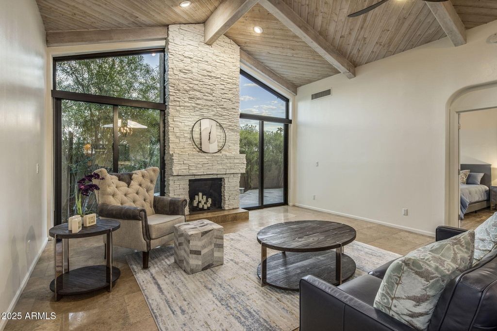 Image 5 of property listing at 8401 N 84TH Place, Scottsdale, AZ 85258