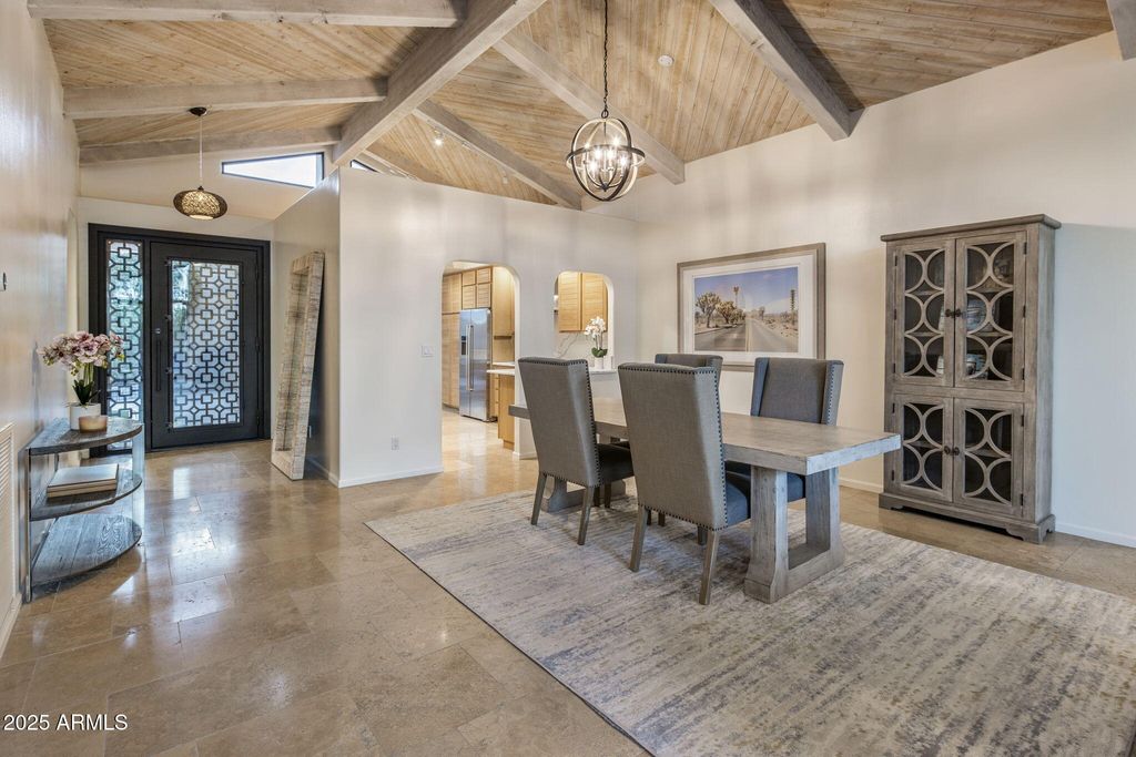 Image 6 of property listing at 8401 N 84TH Place, Scottsdale, AZ 85258