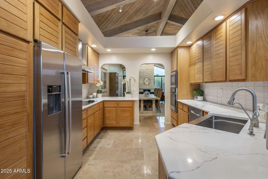 Image 8 of property listing at 8401 N 84TH Place, Scottsdale, AZ 85258