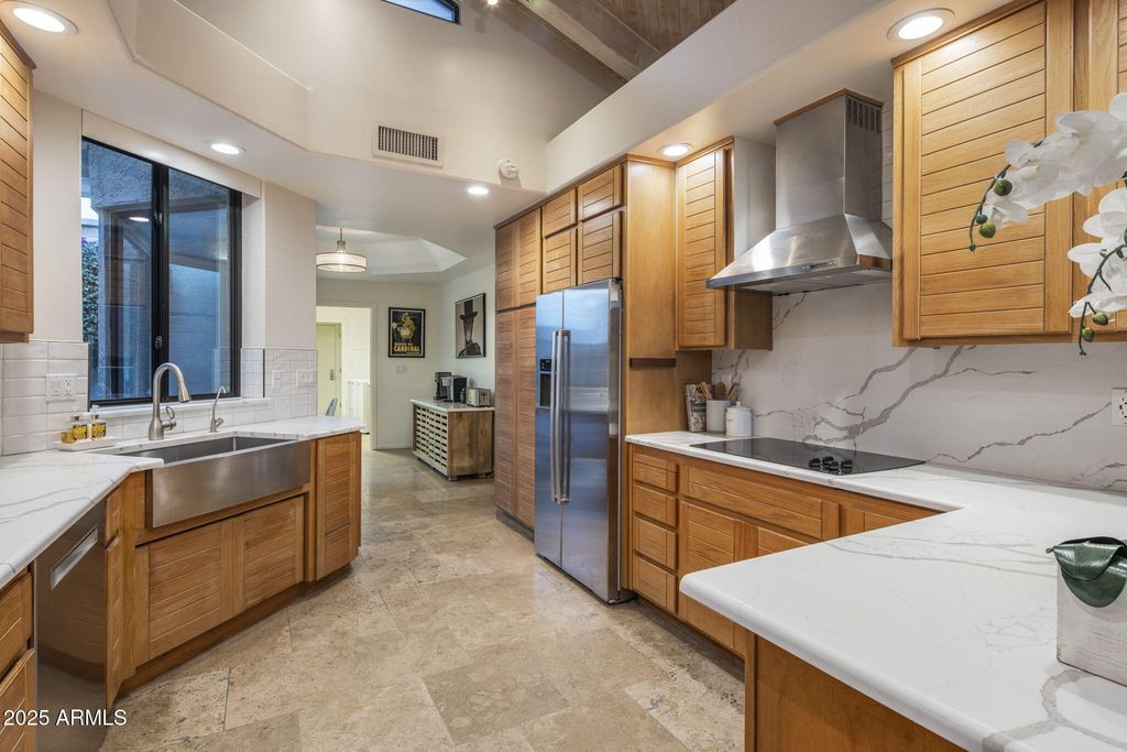 Image 9 of property listing at 8401 N 84TH Place, Scottsdale, AZ 85258