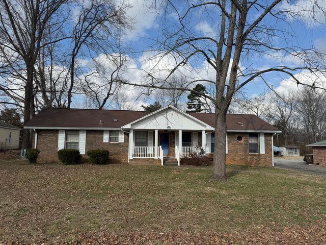 2153 N Meadow Dr, Clarksville, TN 37043