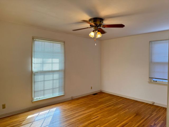 2153 N Meadow Dr, Clarksville, TN 37043