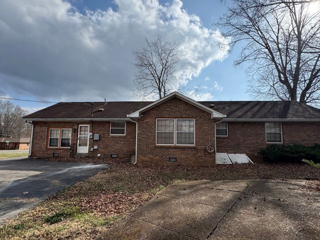 2153 N Meadow Dr, Clarksville, TN 37043