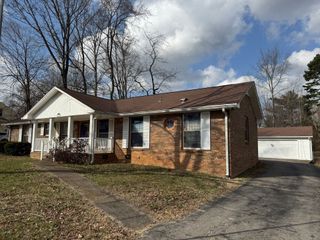 2153 N Meadow Dr, Clarksville, TN 37043