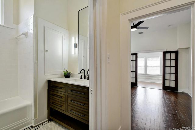 423 W Woodlawn Ave Apt 2, San Antonio, TX 78212