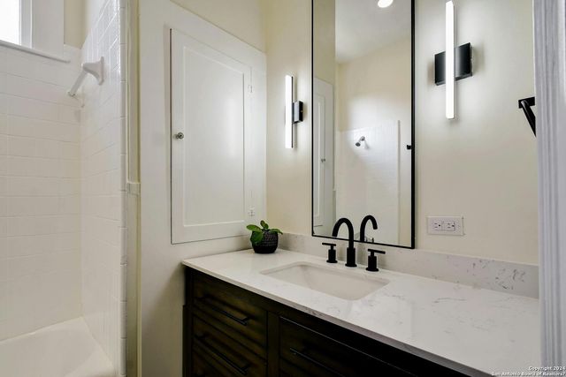 423 W Woodlawn Ave Apt 2, San Antonio, TX 78212