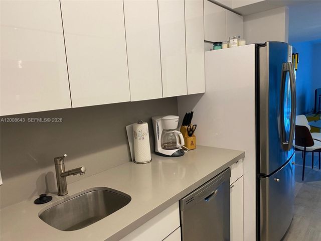 881 Ocean Dr TH12, Key Biscayne, FL 33149