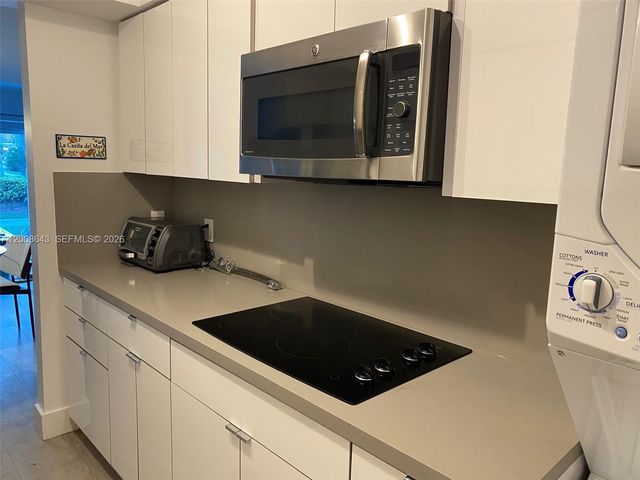 881 Ocean Dr TH12, Key Biscayne, FL 33149