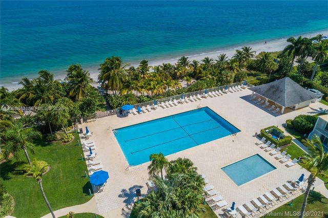 881 Ocean Dr TH12, Key Biscayne, FL 33149