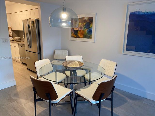 881 Ocean Dr TH12, Key Biscayne, FL 33149