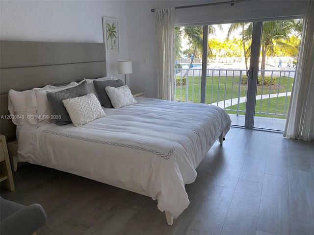 881 Ocean Dr TH12, Key Biscayne, FL 33149