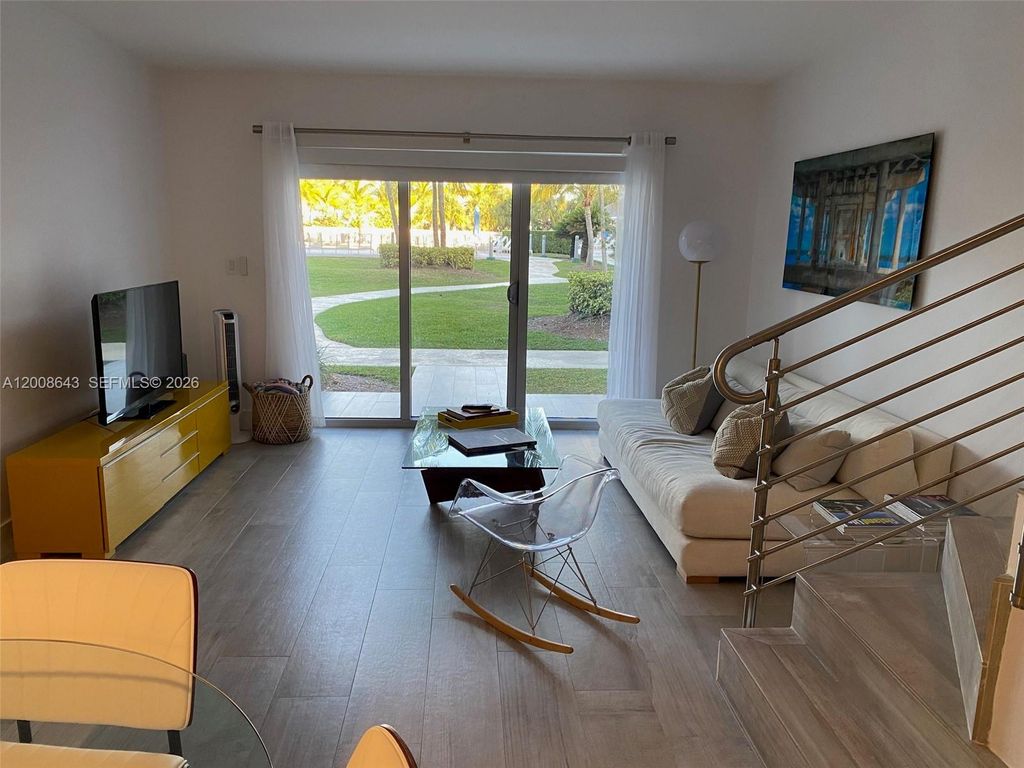 881 Ocean Dr TH12, Key Biscayne, FL 33149