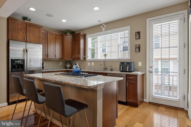 2046 BLUNT LN, Alexandria, VA 22303
