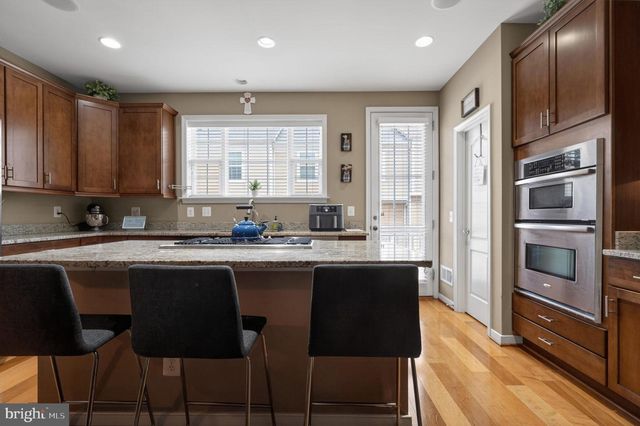 2046 BLUNT LN, Alexandria, VA 22303