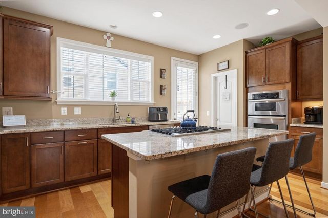 2046 BLUNT LN, Alexandria, VA 22303