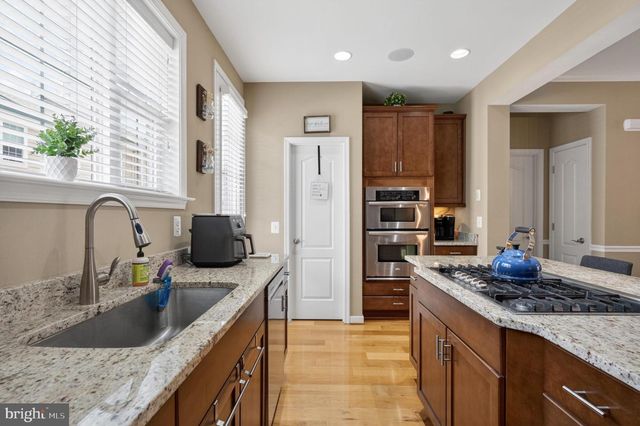 2046 BLUNT LN, Alexandria, VA 22303