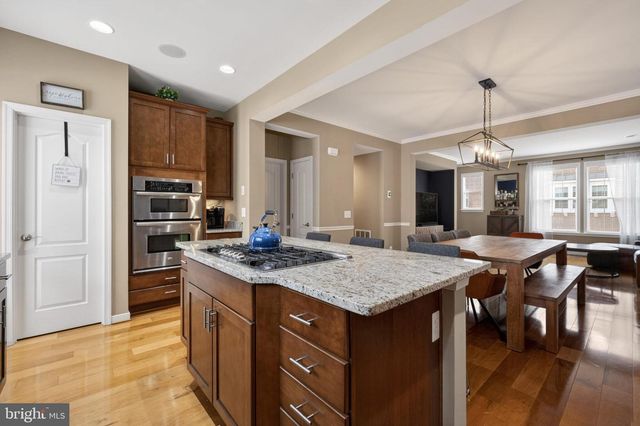 2046 BLUNT LN, Alexandria, VA 22303