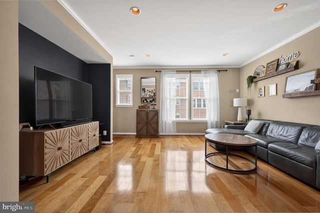 2046 BLUNT LN, Alexandria, VA 22303