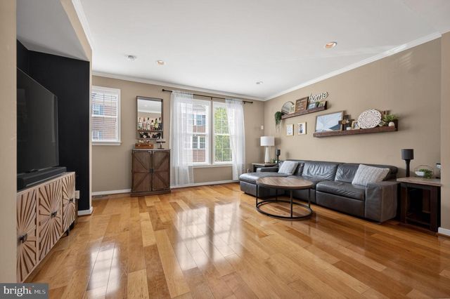 2046 BLUNT LN, Alexandria, VA 22303