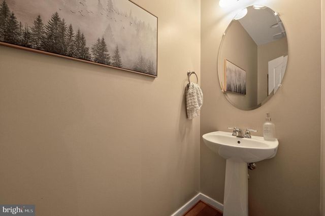 2046 BLUNT LN, Alexandria, VA 22303