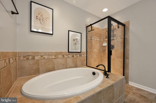2046 BLUNT LN, Alexandria, VA 22303