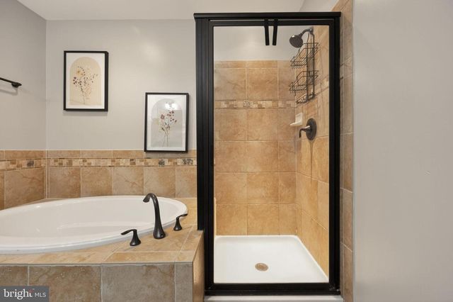 2046 BLUNT LN, Alexandria, VA 22303