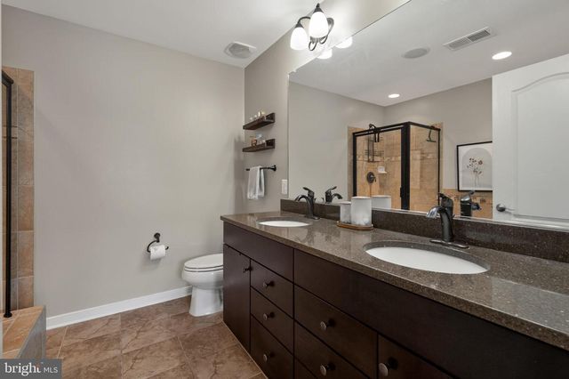 2046 BLUNT LN, Alexandria, VA 22303