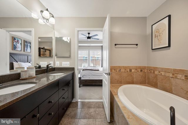 2046 BLUNT LN, Alexandria, VA 22303