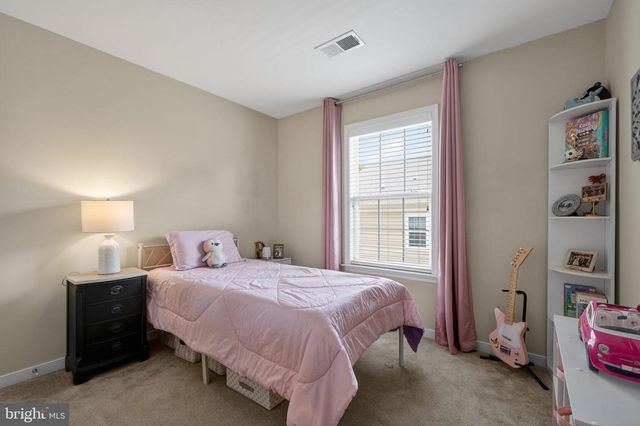2046 BLUNT LN, Alexandria, VA 22303