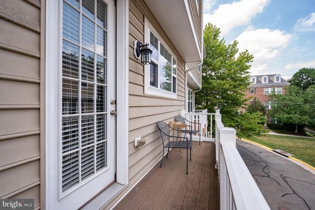 2046 BLUNT LN, Alexandria, VA 22303