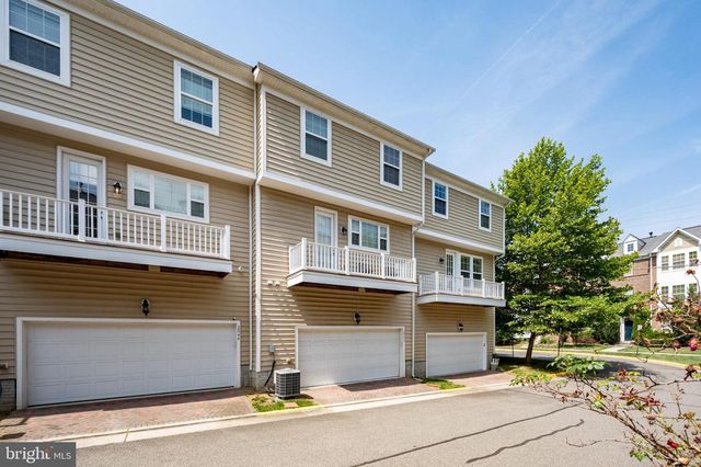 2046 BLUNT LN, Alexandria, VA 22303
