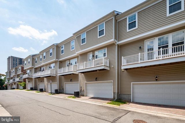 2046 BLUNT LN, Alexandria, VA 22303