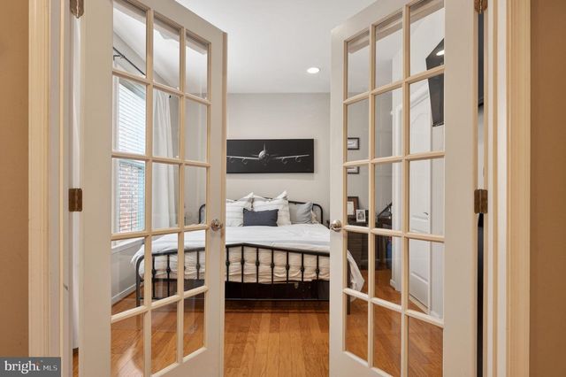 2046 BLUNT LN, Alexandria, VA 22303