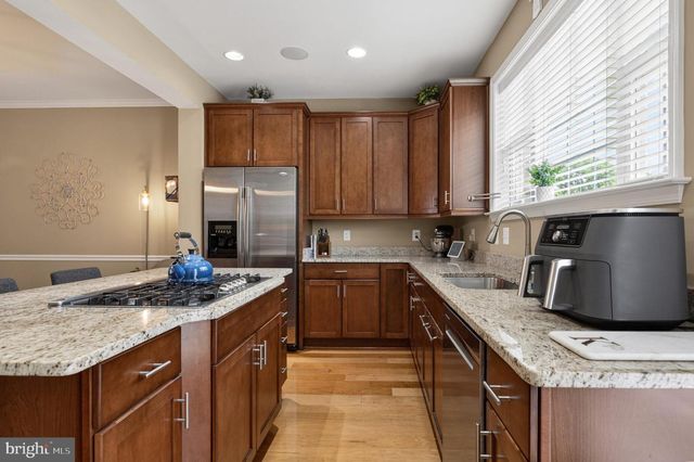 2046 BLUNT LN, Alexandria, VA 22303
