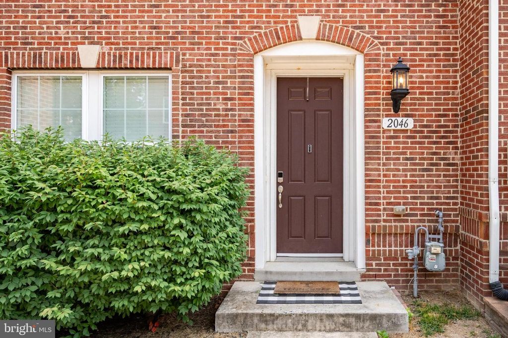 2046 BLUNT LN, Alexandria, VA 22303