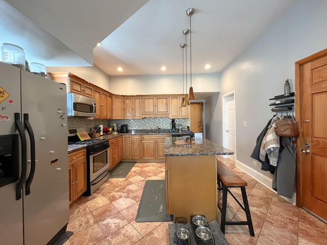 2541 W Cortland Street 3, Chicago, IL 60647