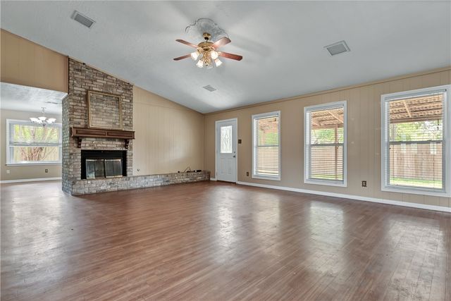 1600 Austin Avenue, College Station, TX 77845