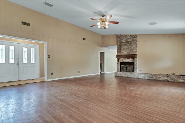 1600 Austin Avenue, College Station, TX 77845