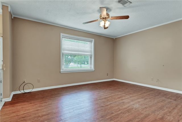 1600 Austin Avenue, College Station, TX 77845