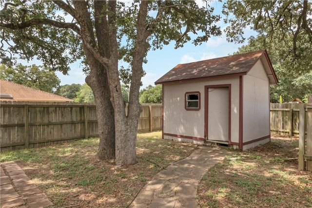 1600 Austin Avenue, College Station, TX 77845