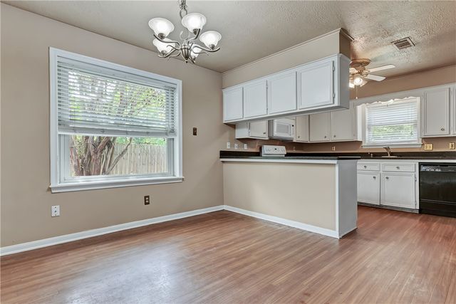 1600 Austin Avenue, College Station, TX 77845