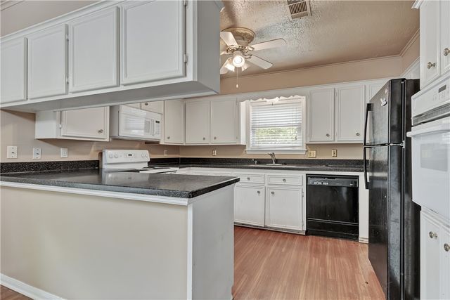 1600 Austin Avenue, College Station, TX 77845